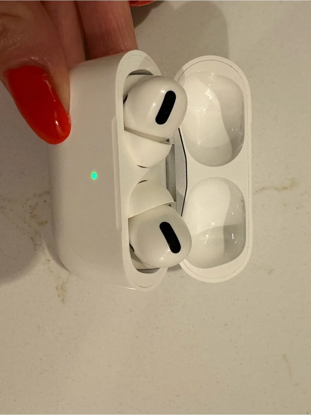 APPLE White AirPods, Charging Case, NO cord included. They WORK.
